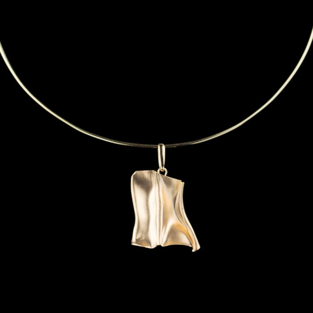 Matt pleating pendant of gold-plated silver 'with chain'
