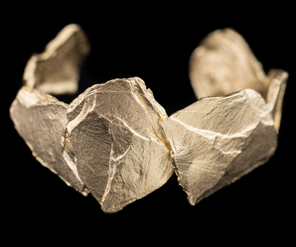 Stone-shaped bracelet in gold plated silver