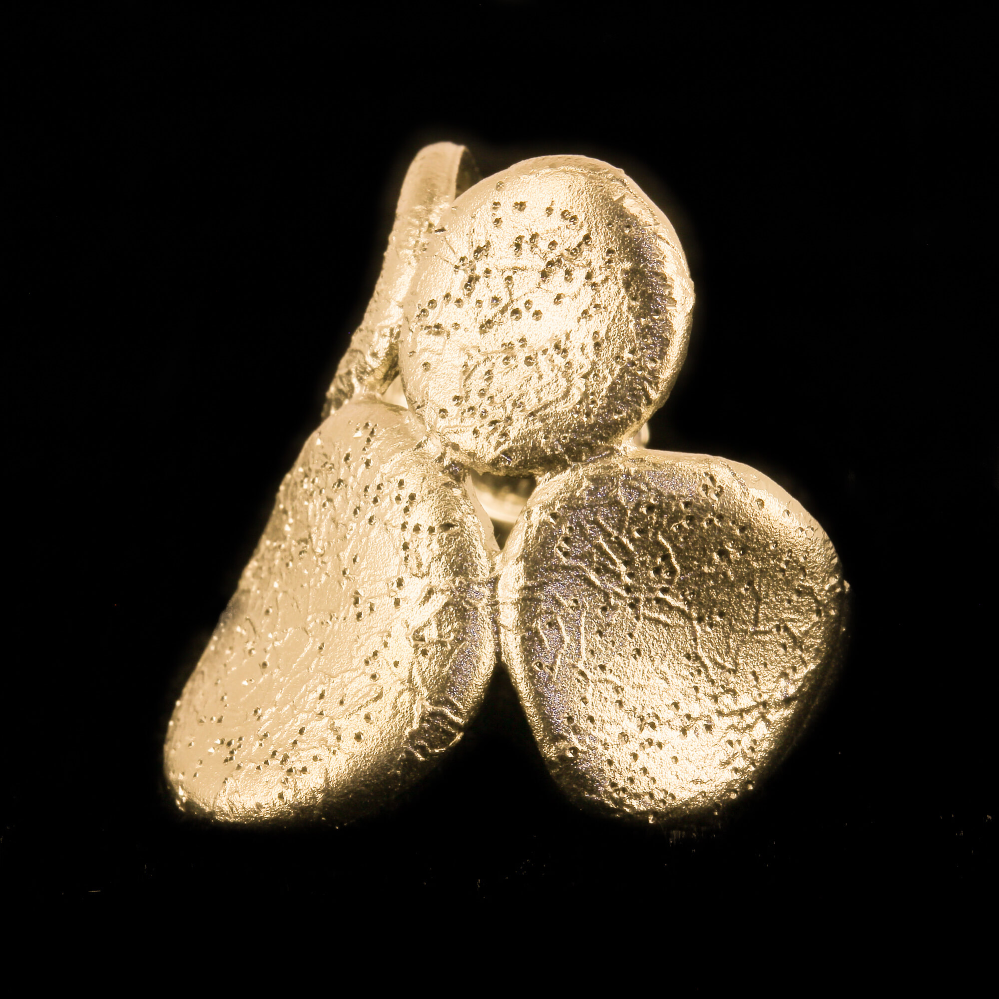 Bague plaquée or avec détails de forme ovale