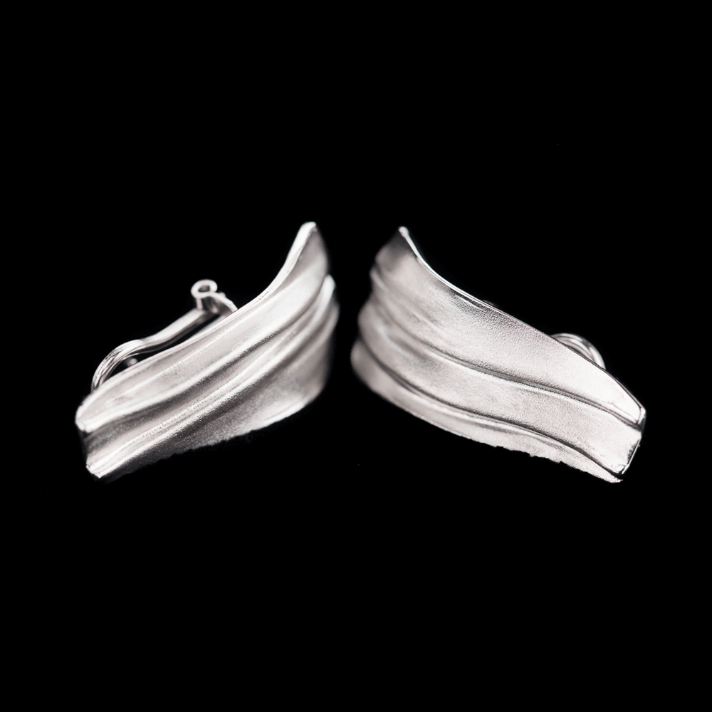 Matte and tapered elongated silver earrings with clip